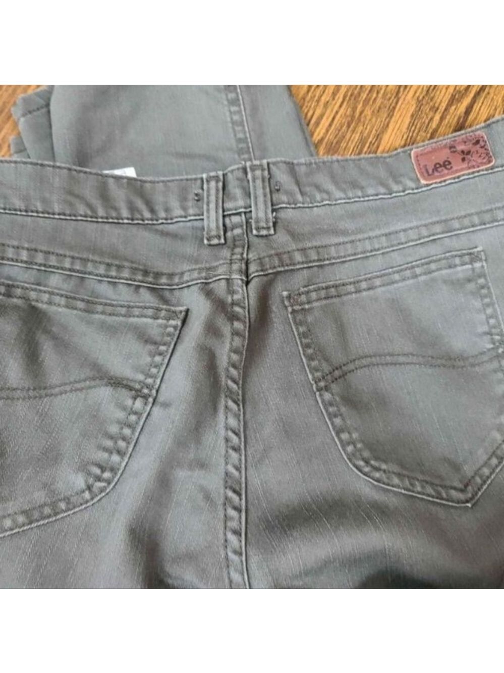 Lee Women's Relaxed Straight Leg Khaki Jeans, Size 12M - Picture 6 of 7